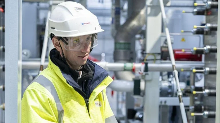Industrie : L’EPR de Flamanville atteint sa pleine capacité, Lactalis renforce ses investissements, Alstom décroche un nouveau contrat en Australie… Sept succès majeurs à célébrer