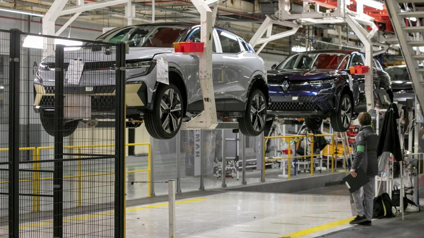 Renault fait appel à des talents venus d&rsquo;Argentine, du Maroc et d’Ukraine pour soutenir la production de la R5 face au succès et au manque de candidats locaux à Douai et Maub